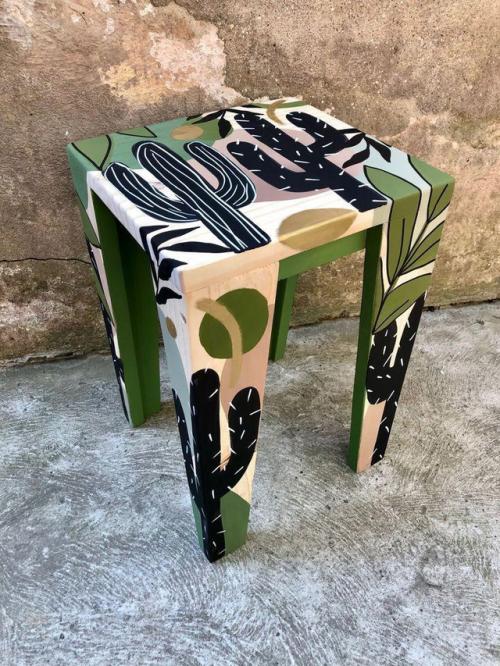 Расписная мебель - это не просто предмет интерьера, а настоящее произведение искусства, которое можно создать своими руками. 02