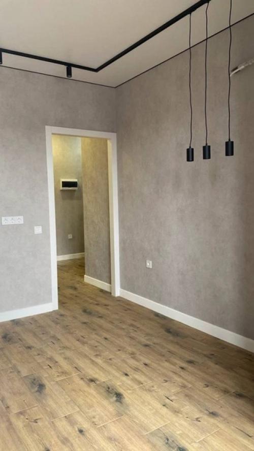 Обои из коллекции Соло в интерьере клиента - отличный пример того, как фоновое полотно может взять на себя функцию основного. 05