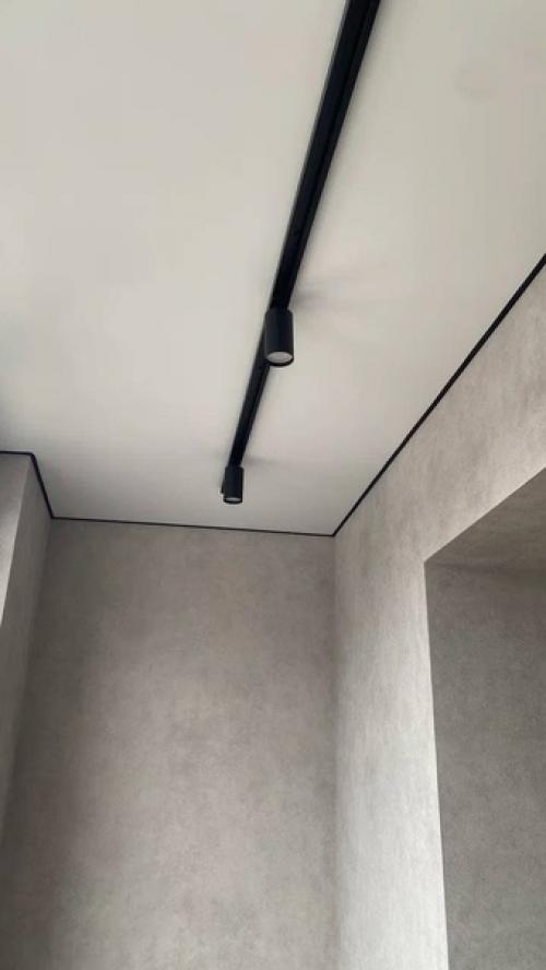 Обои из коллекции Соло в интерьере клиента - отличный пример того, как фоновое полотно может взять на себя функцию основного. 02