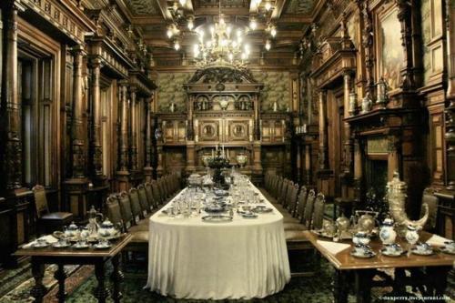 Замок пелеш. Замок пелеш (Castelul Pele) расположен в живописном месте карпат, неподалеку от города синая в Румынии. 01