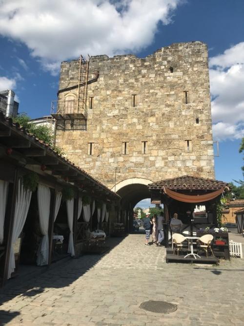 Ресторан джеваль оформлен в восточном стиле, очень атмосферный: посуда, текстиль, светильники, интерьер - всё можно рассматривать бесконечно! 07