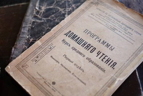 Так праздновали 225-летие со дня рождения Александра Сергеевича - с оркестром, знаменитыми артистами в усадьбе Пушкиных в большом болдино. 01