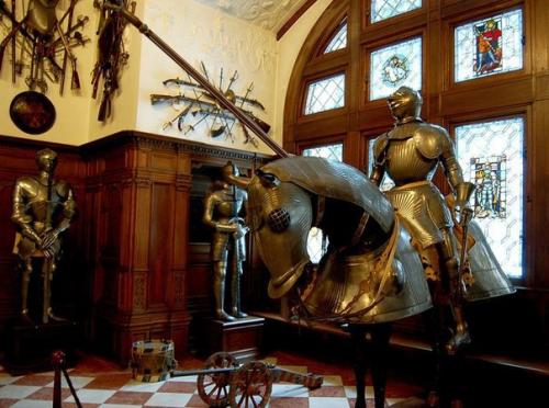 Замок пелеш. Замок пелеш (Castelul Pele) расположен в живописном месте карпат, неподалеку от города синая в Румынии. 04