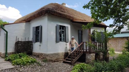 В Пятигорске мы посетили музей - заповедник Домик Лермонтова, вспомнили свои прежние впечатления от этого уникального места. 04