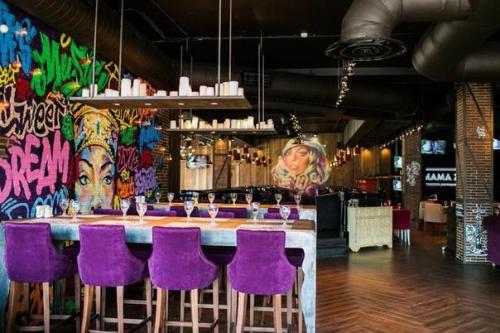 Красочные заведения города. 02