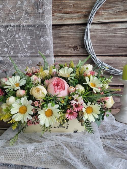 Летняя цветочная композиция в металлическом кашпо. 02