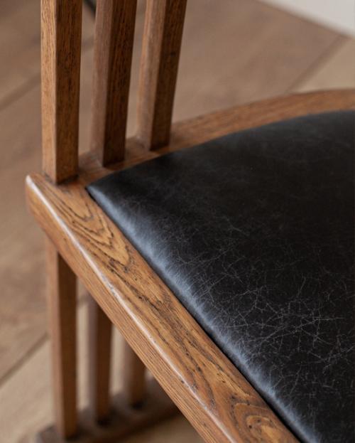 В прошлом году подписчица написала нам, что продает в Боброве целый интерьер из старинной мебели. 04