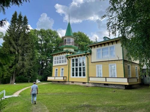 Я нашла идеальное место для нашего дома … жаль только, что там уже стоит усадьба художника Александра Алексеевича Борисова. 02