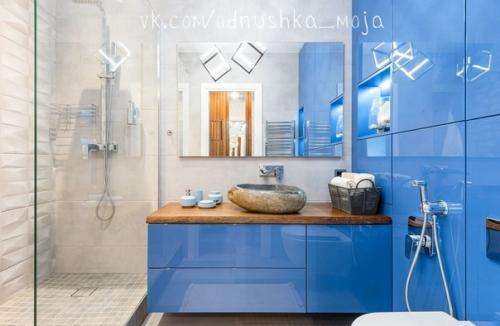 Яркий интерьер санузла в яркой, жизнерадостной квартире на берегу балтийского моря. 03