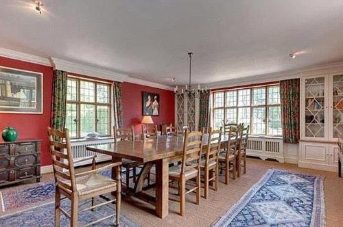 Звезды сериала Игра Престолов (The Game of Thrones) кит харингтон и Роуз Лесли встречаются уже около пяти лет. 08