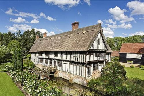 Звезды сериала Игра Престолов (The Game of Thrones) кит харингтон и Роуз Лесли встречаются уже около пяти лет. 05