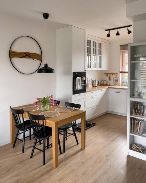 Дизайн этого дома ещё раз доказывает, что настроение, атмосферу и красоту интерьер получает благодаря декору. 08