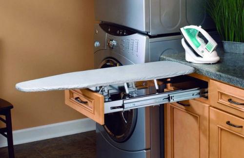 Раскладная гладильная доска, встроенная в шкаф. 03