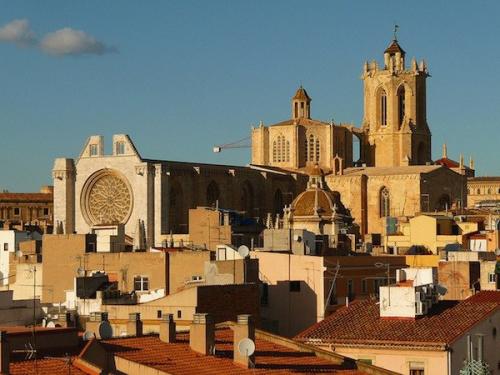 ? 8. Испанских городов, куда лучше ехать осенью, чем летом. 06