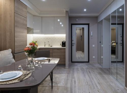 Оригинальное дизайнерское решение или плюсы входной двери с зеркалом. 05