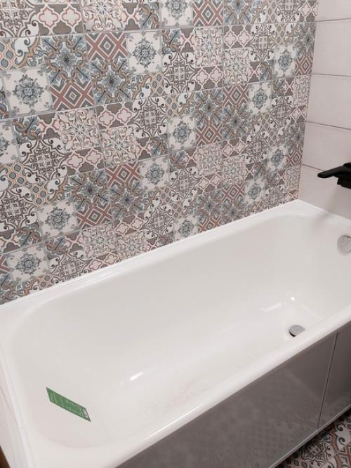 Брежневка.  Стены сыпались, запах стоял жуткий. 09