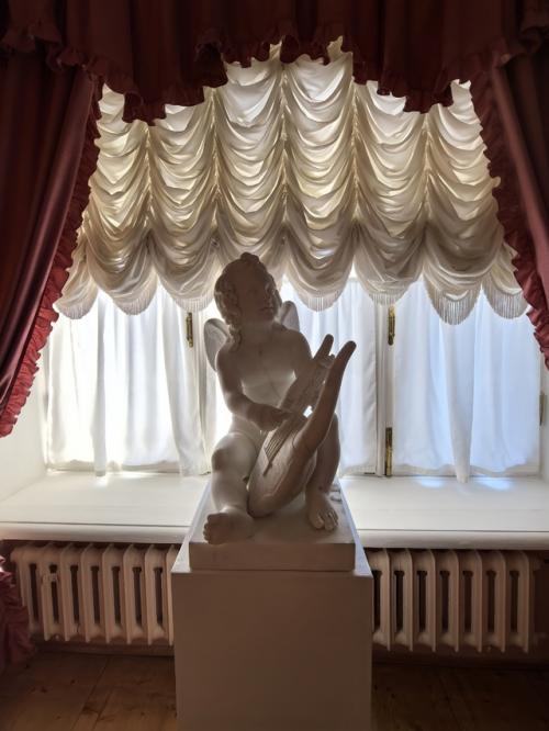 После возведения монплезира ПетрI приказал отстроить неподалёку деревянную мыльню, так в Xviii веке называли баню. 02