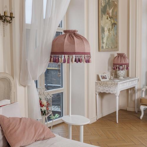 Почему торшеры и настольные светильники из фарфора с абажурами Пыльная Роза с кистями стали любимцами наших покупателей? 08