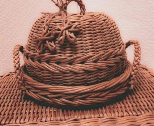 Привнести частичку самобытного сельского уклада в городскую квартиру, оформить интерьер в деревенском стиле. 02