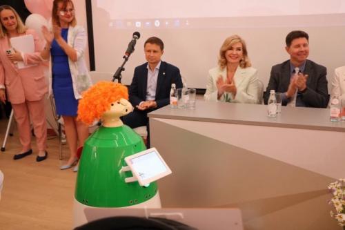 В родильном доме N10 состоялось праздничное мероприятие, посвященное дню семьи, любви и верности. 08