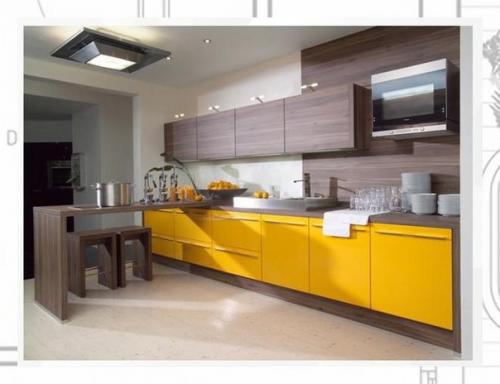 Простой и в то же время экстравагантный дизайн кухни отлично впишется в любое убранство помещения. 01