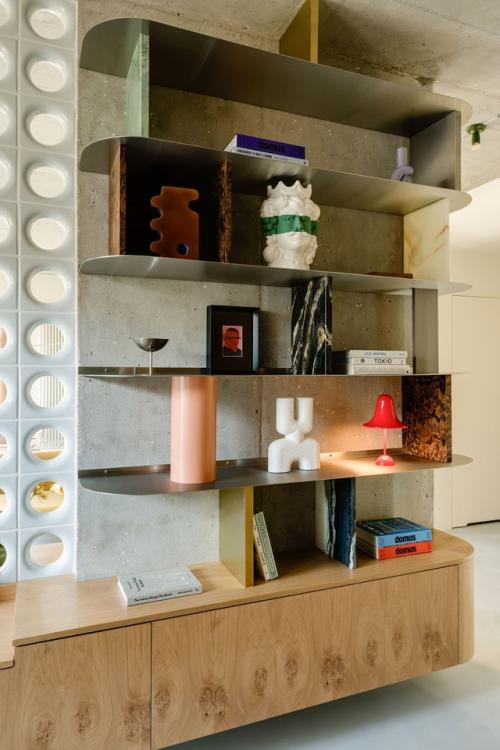 Максимализм, mid - Century и немного брутализма: квартира для юриста. 05