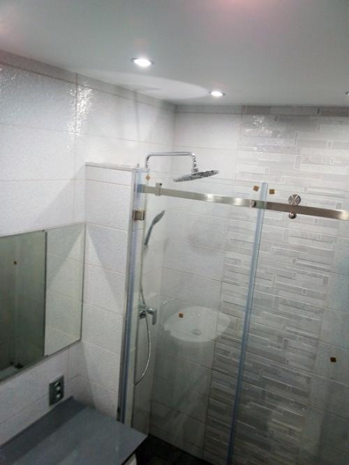 Сделили ремонт и теперь стильный интерьер моей ванной комнаты радует глаза. 01