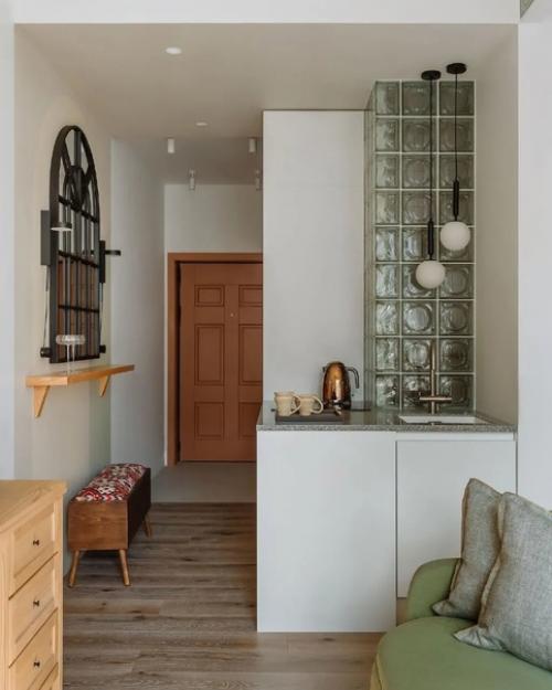 Хозяйка квартиры - молодая девушка, стилист. 07