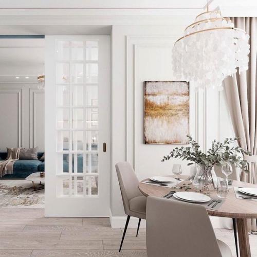 Проект квартиры, в котором сочетаются нежно-голубой с оттенками бежевого и белого цвета. 03