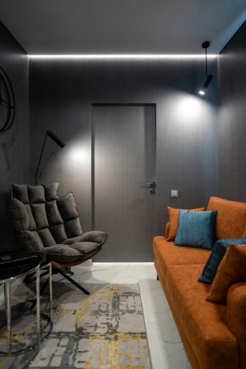 На этих пяти квадратных метрах можно уединиться, поработать, выпить кофе, отдохнуть, почитать - и всё это мой фаворит - кабинет! 04