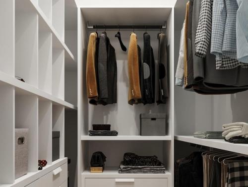 Проект студии с просторной гардеробной для молодой пары. 06