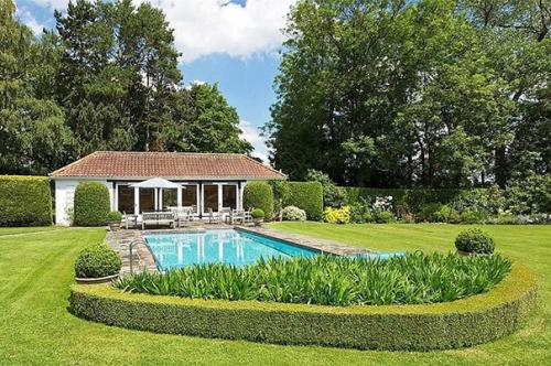 Звезды сериала Игра Престолов (The Game of Thrones) кит харингтон и Роуз Лесли встречаются уже около пяти лет. 04