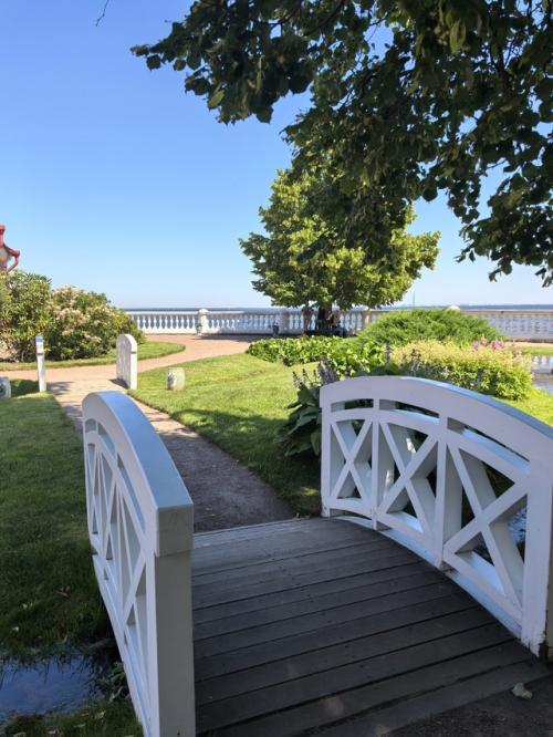 После возведения монплезира ПетрI приказал отстроить неподалёку деревянную мыльню, так в Xviii веке называли баню. 07