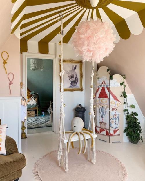 Темой этого дома является природа, за цветовую основу которого был взят зелёный и коричневый цвета. 01