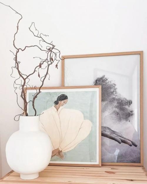 Приятные скандинавские детали в доме с модными постерами. 01
