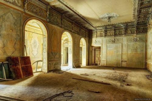 Летняя прогулка по заброшенным особнякам Петербурга. 08