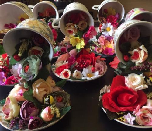 Топиарий Цветочный Водопад отлично впишется в интерьер вашей гостинной, спальни или даже кухни. 06