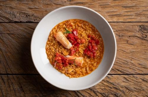 Ресторан Горыныч 18+.  Горыныч - ресторан с кухней открытого огня: здесь пекут и жарят в печи и на гигантском гриле. 03