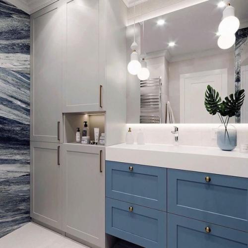 Проект квартиры, в котором сочетаются нежно-голубой с оттенками бежевого и белого цвета. 07