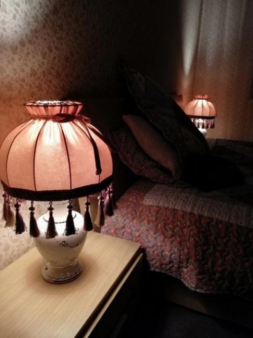 Почему торшеры и настольные светильники из фарфора с абажурами Пыльная Роза с кистями стали любимцами наших покупателей? 03