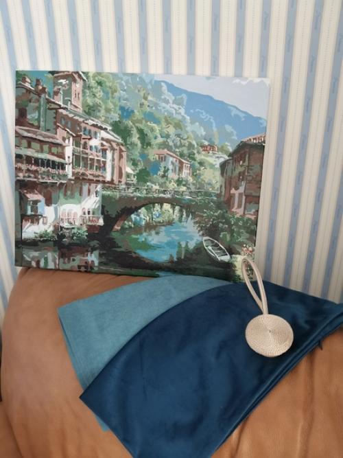 С тех пор, как начала интересоваться интерьером, усвоил одно правило: выбор цвета мы начинаем с текстиля. 02