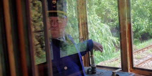 Трамвайный антиквариат.  Летом, по выходным дням, по улицам Будапешта ездят старинные трамваи. 01