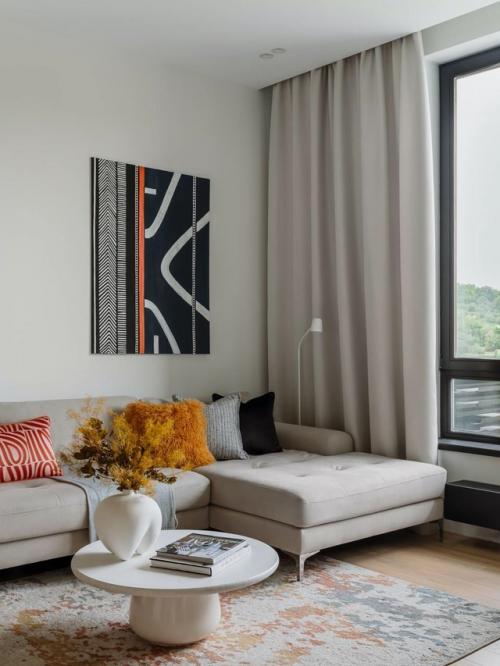 Квартира, которая нашлась случайно, сразу покорила своим светом и простором. 04