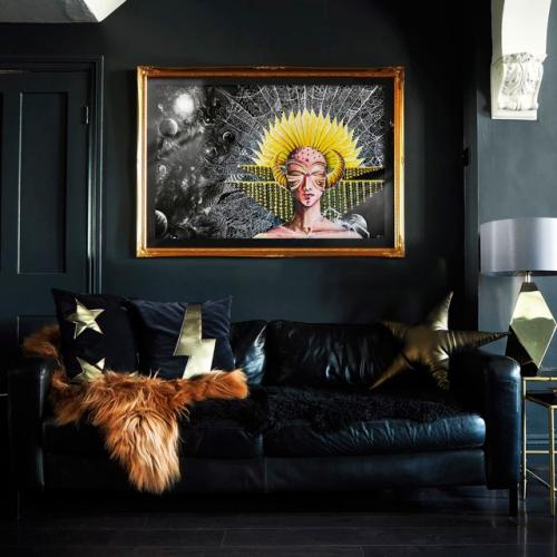 Темная стена в интерьере - это скорее какое-то экстравагантное исключение, чем правило. 04