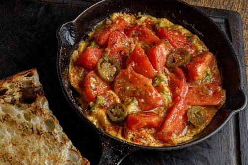 Ресторан Горыныч 18+.  Горыныч - ресторан с кухней открытого огня: здесь пекут и жарят в печи и на гигантском гриле. 05