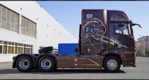 Пять лет назад компания FAW Jiefang начала выпускать флагманскую высококлассную серию FAW Jiefang J7 Eagle. 01