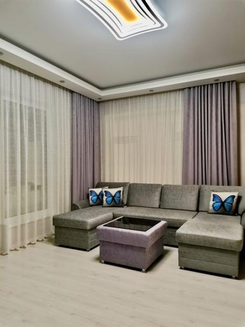 Гостиную смело можно назвать одной из самых главных комнат в доме, поэтому её дизайн следует продумывать до мельчайших деталей. 02