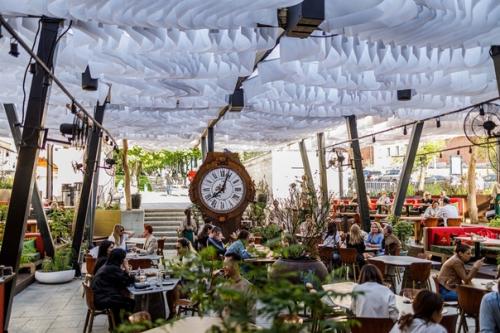 Ресторан Горыныч 18+.  Горыныч - ресторан с кухней открытого огня: здесь пекут и жарят в печи и на гигантском гриле. 02