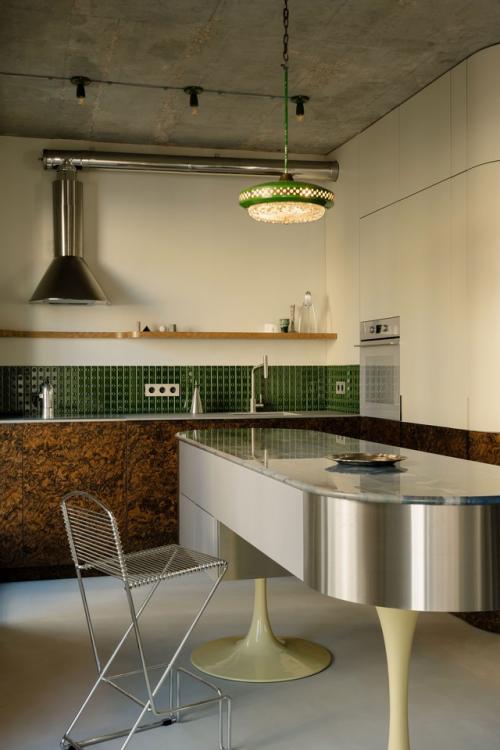 Максимализм, mid - Century и немного брутализма: квартира для юриста. 02