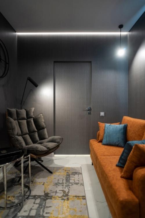 На этих пяти квадратных метрах можно уединиться, поработать, выпить кофе, отдохнуть, почитать - и всё это мой фаворит - кабинет! 03